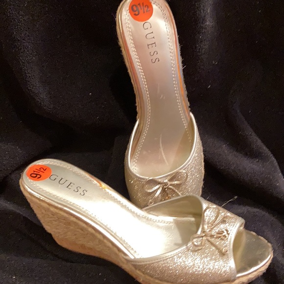 Wedge - Picture 1 of 6